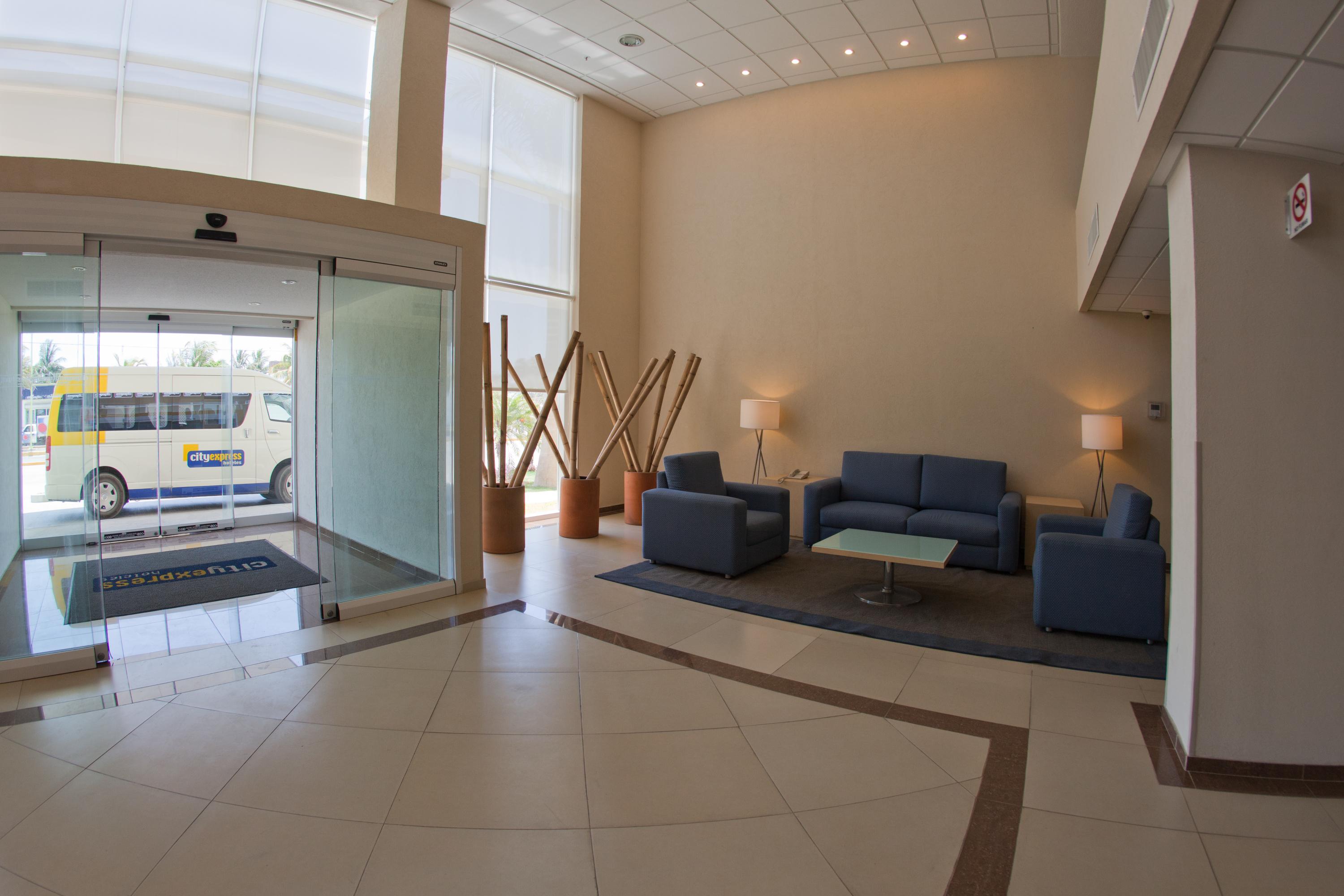 City Express By Marriott Ciudad Del Carmen Exterior photo