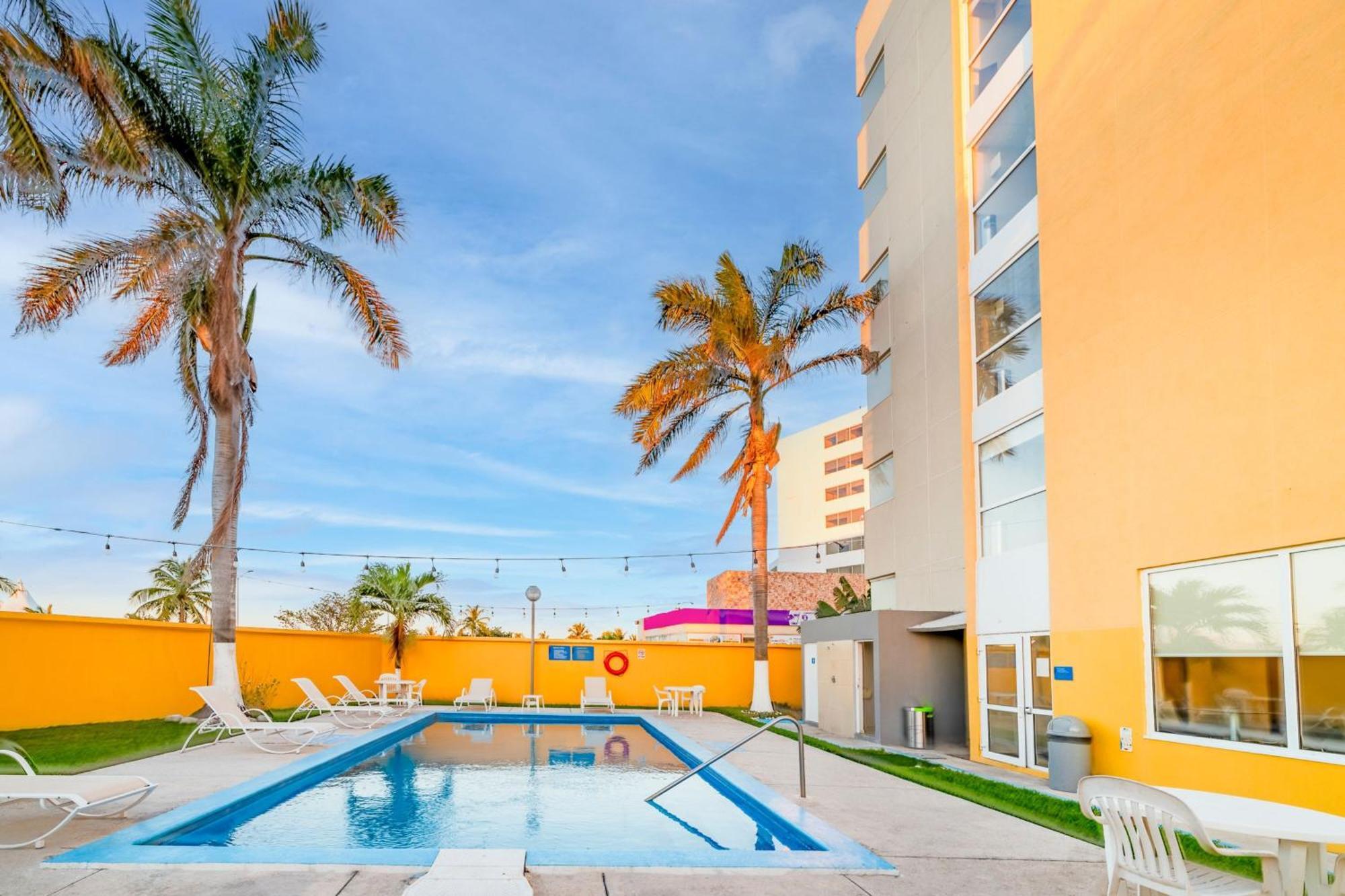 City Express By Marriott Ciudad Del Carmen Exterior photo