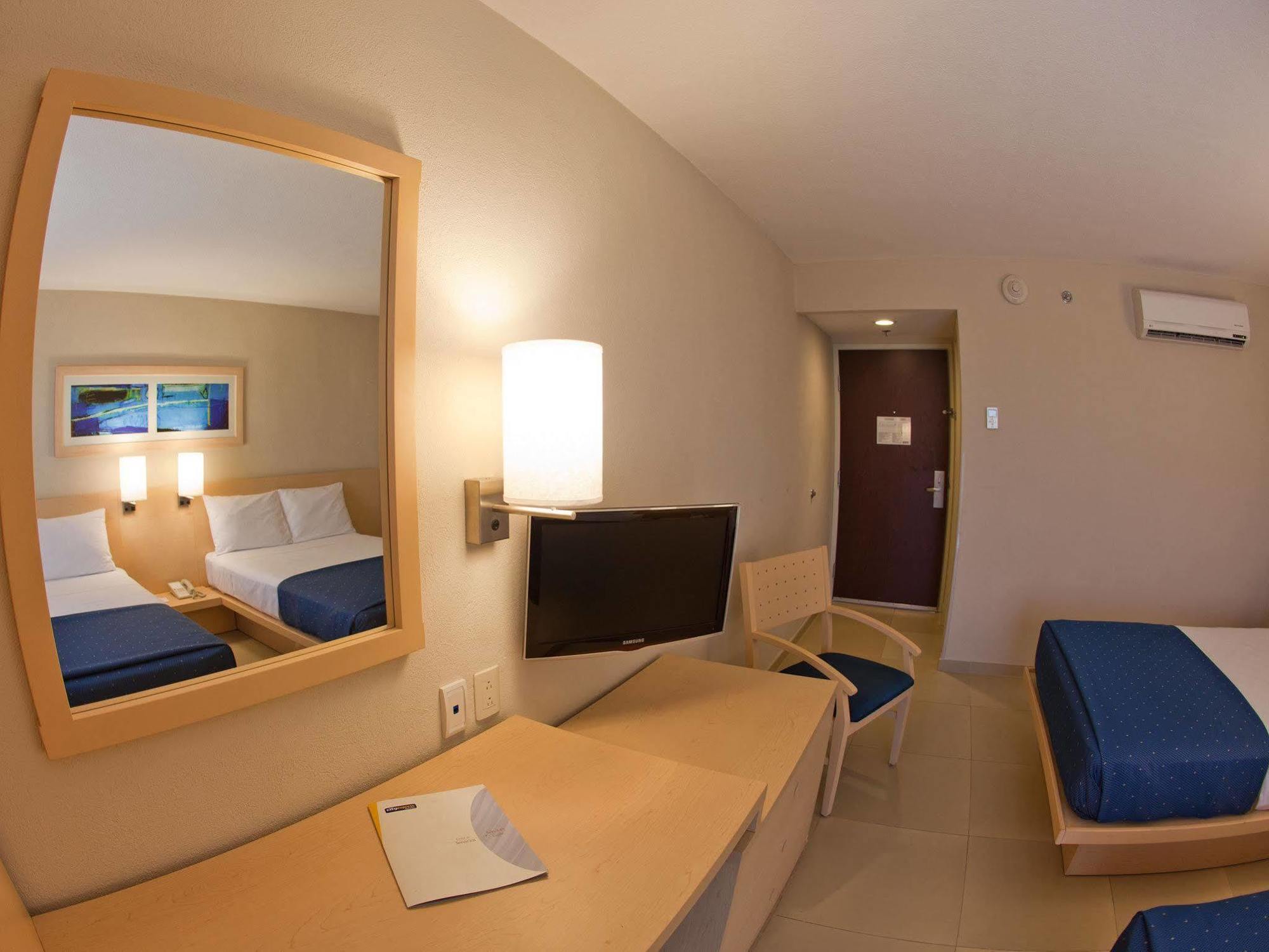 City Express By Marriott Ciudad Del Carmen Exterior photo